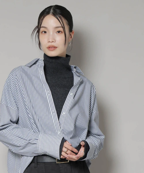 タートルネックカシミヤ混ニットプルオーバー