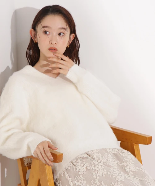 Vネック起毛ニット