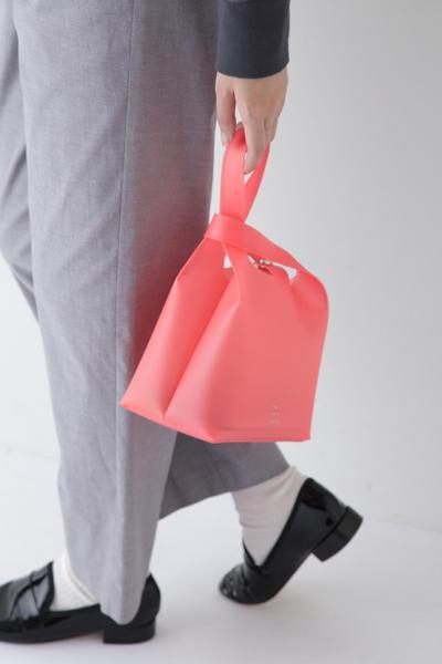 THE ART OF CARRYING MARKETmini