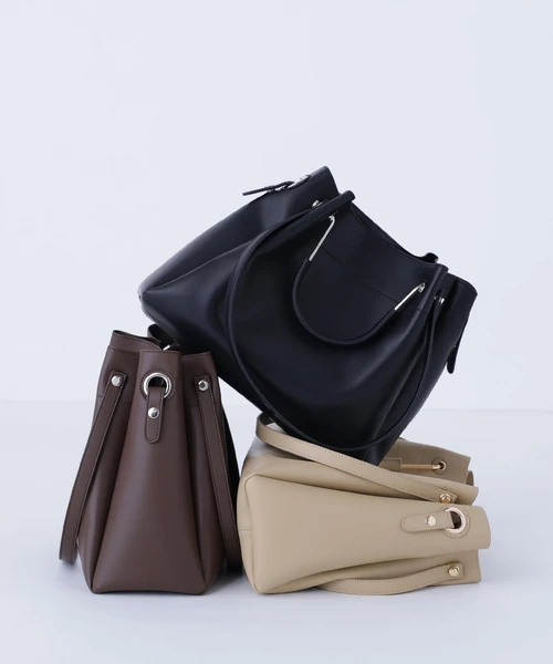 メタルハンドルタックショルダーバッグ