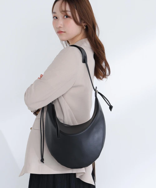 ハーフムーンコードハンドルショルダーバッグ