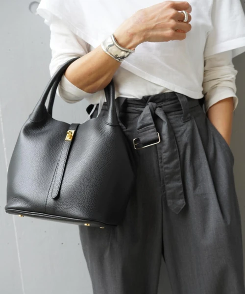 VIOLAd’ORO (ヴィオラドーロ) TRERO / V-1573 イタリアンWフェイスレザーベルトトート