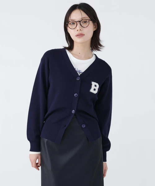 ＜骨格ストレート＞ゆるっと着てもきちんと見えるエンブレムニットカーディガン